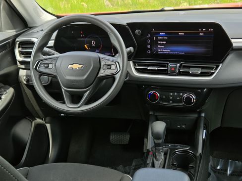 Used 2025 Chevrolet TrailBlazer LT FWD image 19