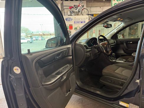 Used 2016 Chevrolet Traverse LT w/ Style and Technology Package image 10