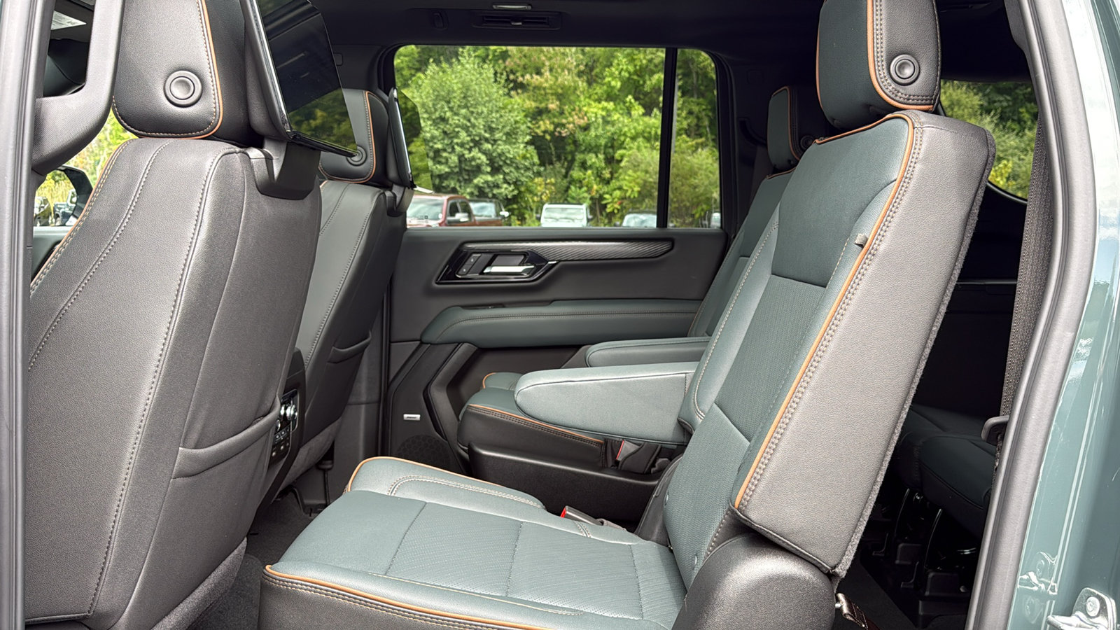 Certified 2026 GMC Yukon XL AT4 w/ AT4 Premium Plus Package AWD/4WD image 27
