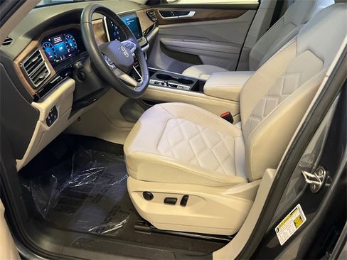 Certified 2024 Volkswagen Atlas SE image 6