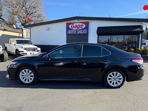 Used 2019 Toyota Camry LE image 3