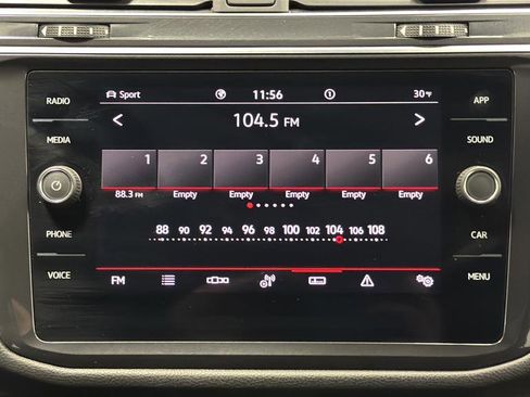 Used 2022 Volkswagen Tiguan SE R-Line image 15