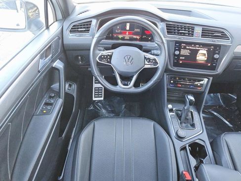 Used 2022 Volkswagen Tiguan SE R-Line image 11
