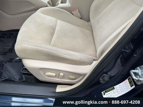 Used 2016 Nissan Rogue SV FWD image 16