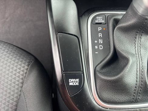 Used 2025 Kia Soul LX w/ LX Technology Package FWD image 22