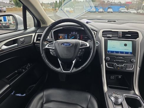 Used 2020 Ford Fusion SEL image 20