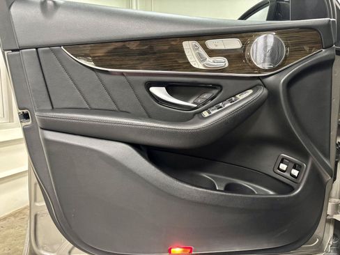 Used 2019 Mercedes-Benz GLC 350e 4MATIC image 12