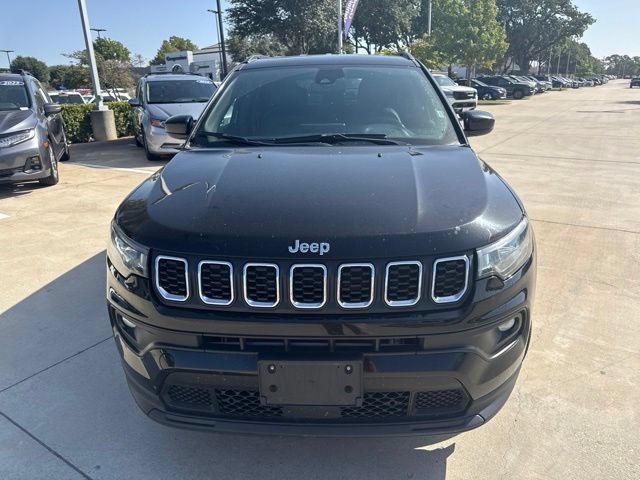 Used 2024 Jeep Compass Latitude AWD/4WD image 8