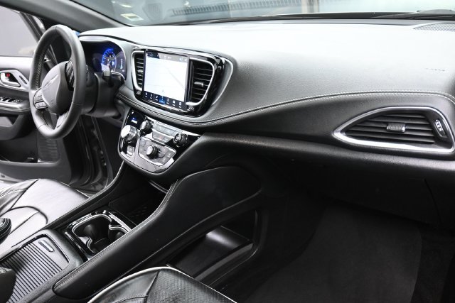 Used 2025 Chrysler Pacifica Limited FWD image 31