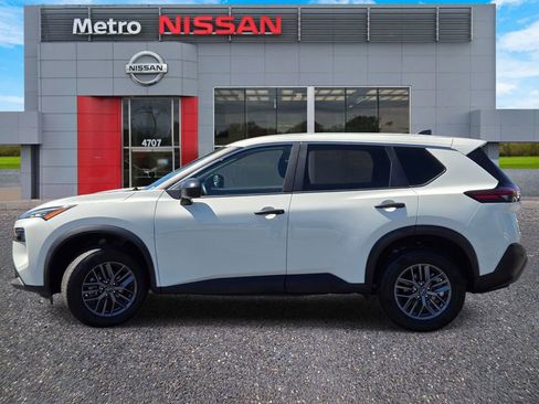 Used 2023 Nissan Rogue S image 3