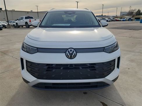 New 2026 Volkswagen Tiguan SE image 9