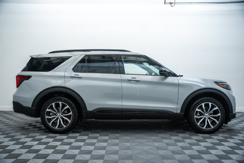 New 2027 Ford Explorer ST-Line AWD/4WD image 4