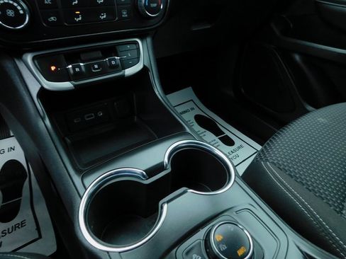 Used 2022 GMC Terrain SLE image 26