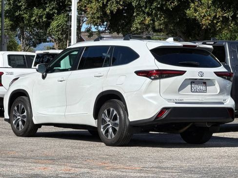 Used 2023 Toyota Highlander XLE FWD image 5