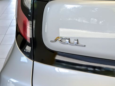 Used 2019 Kia Soul FWD image 26