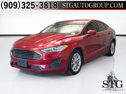 Used 2020 Ford Fusion SE image 1