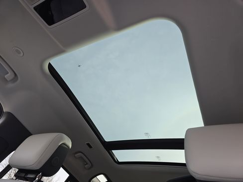 New 2026 Land Rover Defender 110 X-Dynamic SE image 29