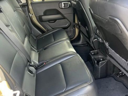 Used 2025 Jeep Gladiator Sport image 7