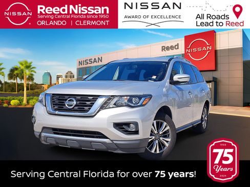 Used 2019 Nissan Pathfinder SV image 1