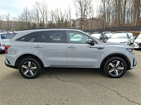 Used 2023 Kia Sorento EX w/ Panoramic Sunroof Package image 8