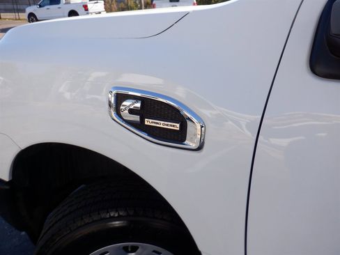 Used 2017 Nissan Titan S image 21