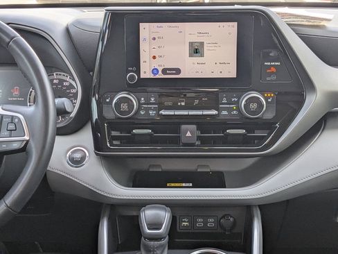 Used 2023 Toyota Highlander XLE image 17