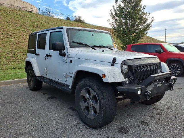 Used 2017 Jeep Wrangler Unlimited Sahara w/ Connectivity Group AWD/4WD image 11