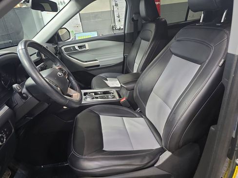 Used 2023 Ford Explorer XLT w/ Equipment Group 202A image 18
