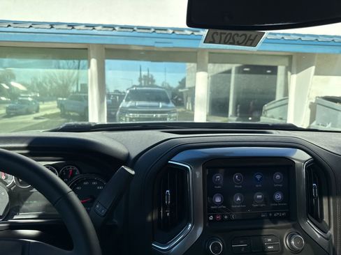 Used 2023 Chevrolet Silverado 2500 LT w/ Convenience Package image 17