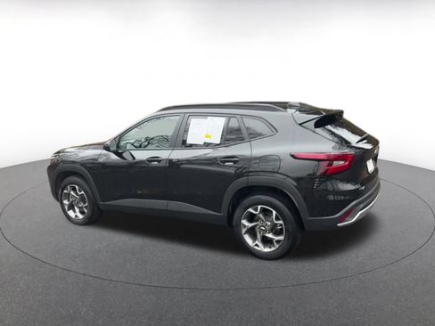 Used 2025 Chevrolet Trax LT image 9