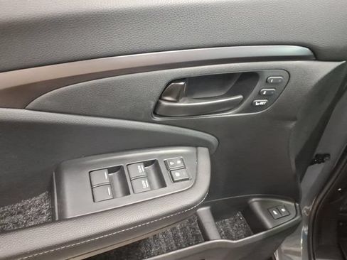 Certified 2025 Honda Passport EX-L image 13