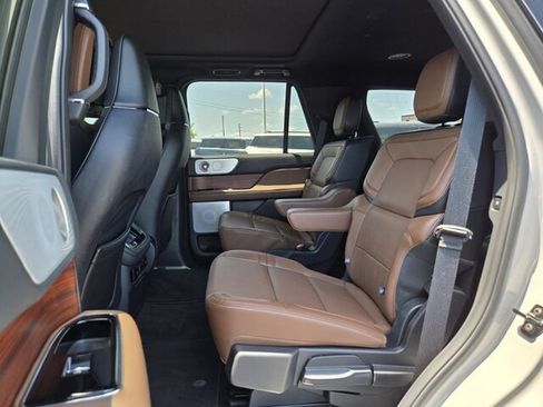 Used 2024 Lincoln Navigator Reserve AWD/4WD image 13