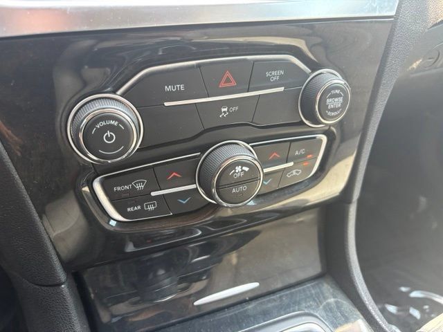 Used 2018 Chrysler 300 Limited AWD/4WD image 32