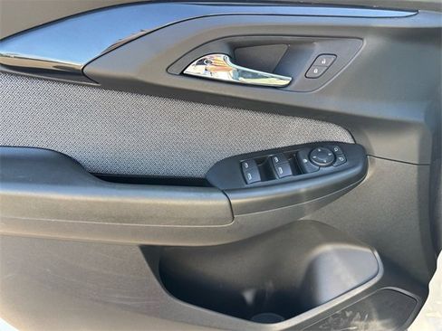 Used 2023 Chevrolet TrailBlazer LS image 24