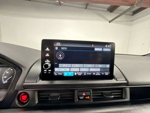Used 2025 Honda Pilot TrailSport image 13