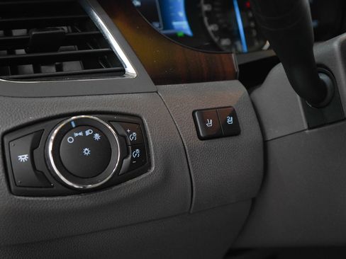 Used 2014 Ford Edge Limited FWD image 25