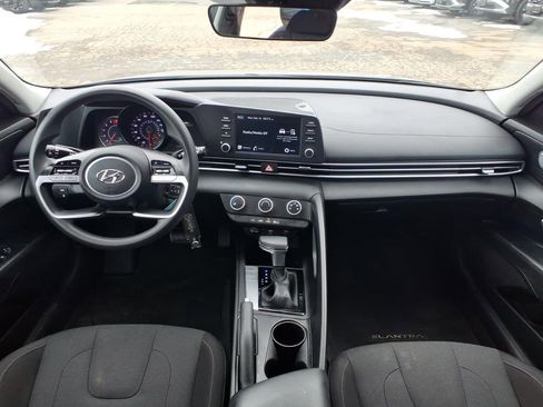 Used 2021 Hyundai Elantra SE image 14