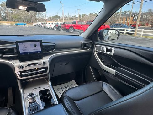 Used 2022 Ford Explorer XLT w/ Equipment Group 202A image 22