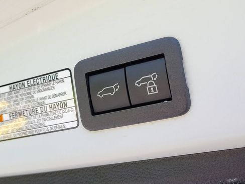 Used 2024 Toyota Corolla Cross XLE w/ Convenience Package AWD/4WD image 9