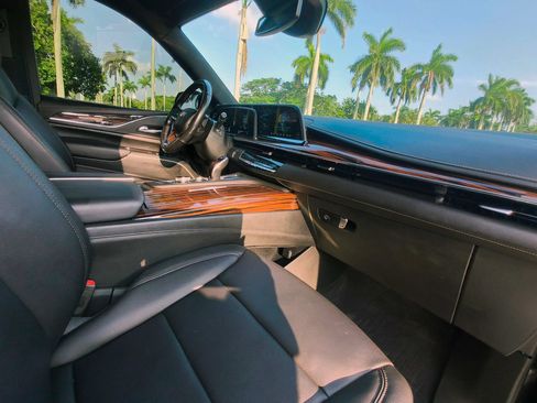 Used 2022 Cadillac Escalade ESV Luxury RWD image 44