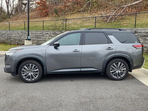 Used 2022 Nissan Pathfinder SL w/ SL Premium Package image 6