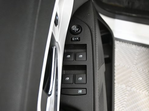 Used 2017 Chevrolet Equinox LS image 19