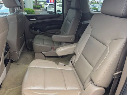 Used 2016 Chevrolet Suburban LT RWD image 15
