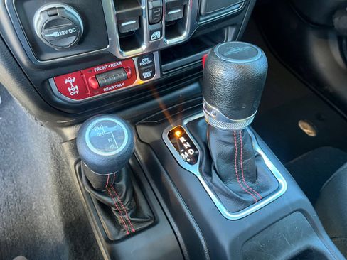 Certified 2022 Jeep Gladiator Rubicon w/ LED Lighting Group image 32