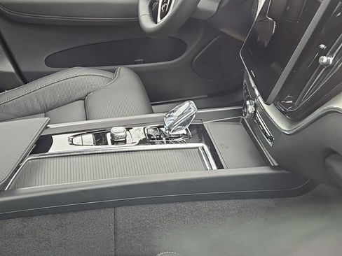 New 2026 Volvo XC60 B5 Ultra w/ Protection Package Premier image 7