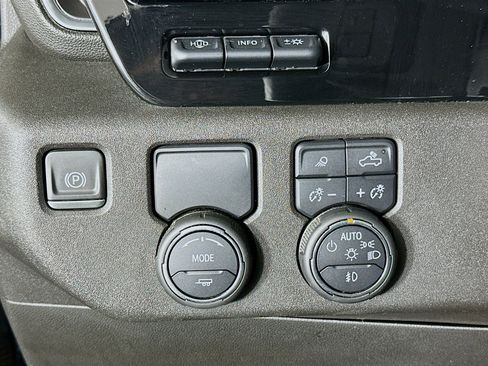 Used 2022 Chevrolet Silverado 1500 High Country w/ Technology Package RWD image 16