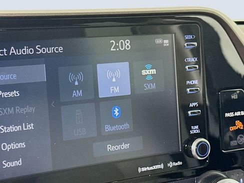 Used 2021 Toyota Highlander XLE image 28