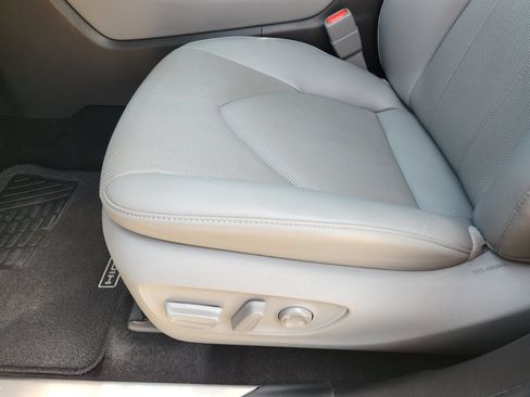 Used 2022 Toyota Highlander Limited FWD image 28