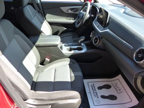 Used 2025 Chevrolet Blazer LT FWD image 27