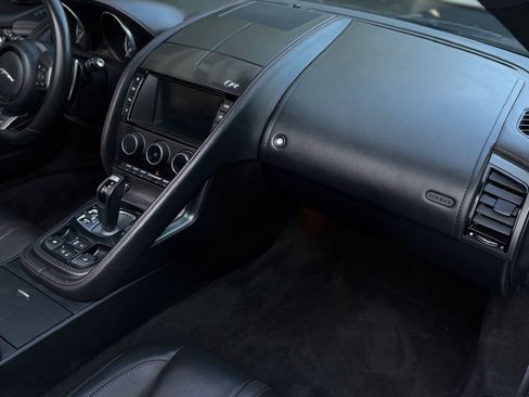 Used 2016 Jaguar F-TYPE R image 32